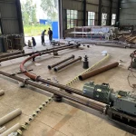 Horizontal pipe chain conveyor showing the drive and conveying discs